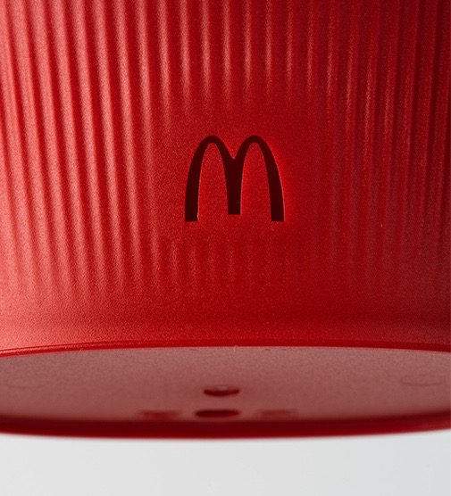 프랑스 글로벌 디자인 스튜디오 엘리움 스튜디오와의 협업으로 완성된 맥도날드의 다회용 식기