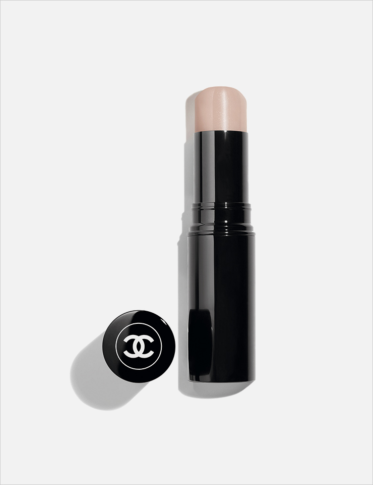 바움 에쌍씨엘 글로우 스틱, 트렌스페어런트, 5만9천원, 모두 Chanel.